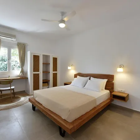 Giourgas & Aparthotel 4*