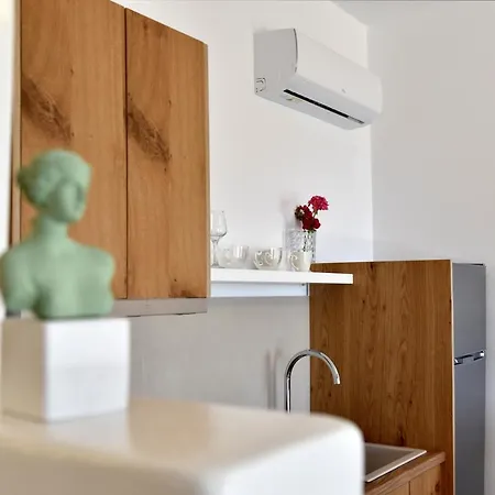 Giourgas & 4* Provatas