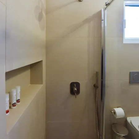 Giourgas & Aparthotel 4*