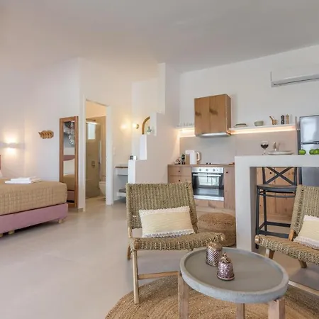 Aparthotel Giourgas & 4*