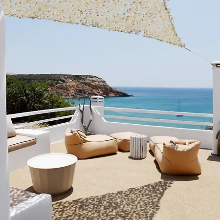 Giourgas & Aparthotel Provatas