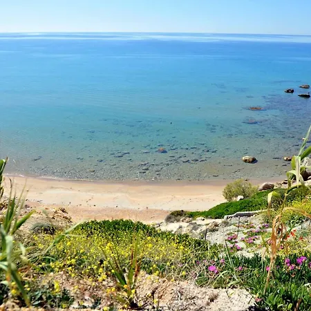 Giourgas & Aparthotel Provatas