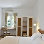 Aparthotel Giourgas & 4*