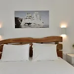 Giourgas & Aparthotel Provatas