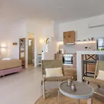 Aparthotel Giourgas & 4*