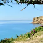 Giourgas & Aparthotel 4*