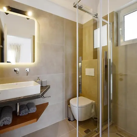 Lägenhetshotell Giourgas & 4*