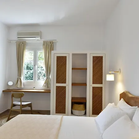 Aparthotel Giourgas & *