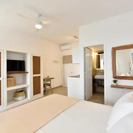 מלון דירות Giourgas & 4*