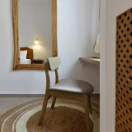 Giourgas & מלון דירות 4*