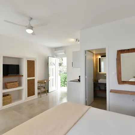 Giourgas & מלון דירות