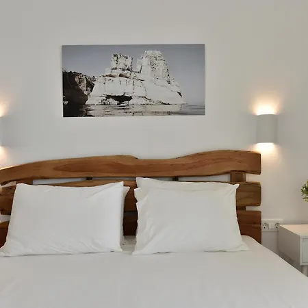 Giourgas & Hotel apartamentowy Provatas