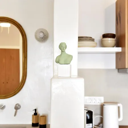 Giourgas & מלון דירות 4*