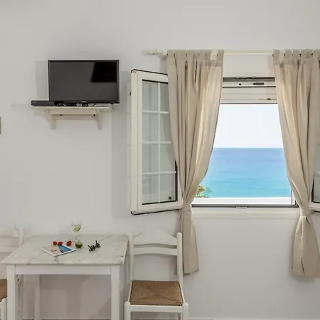 מלון דירות Giourgas & 4*