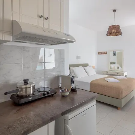 Giourgas & מלון דירות Provatas