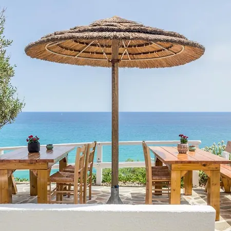 מלון דירות Giourgas & 4*