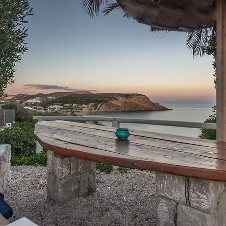 מלון דירות Giourgas & Provatas