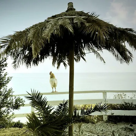 Giourgas & מלון דירות