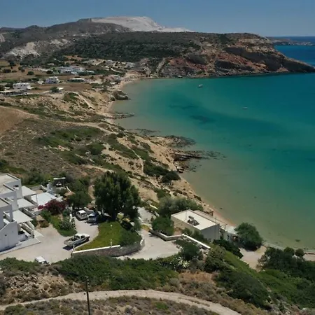 Giourgas & מלון דירות