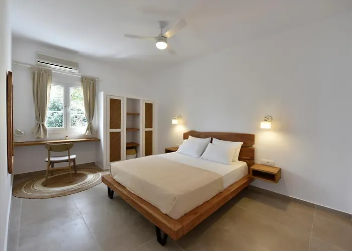 Giourgas & Aparthotel 4*