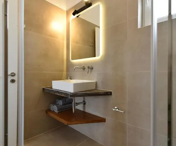 Giourgas & Aparthotel Provatas