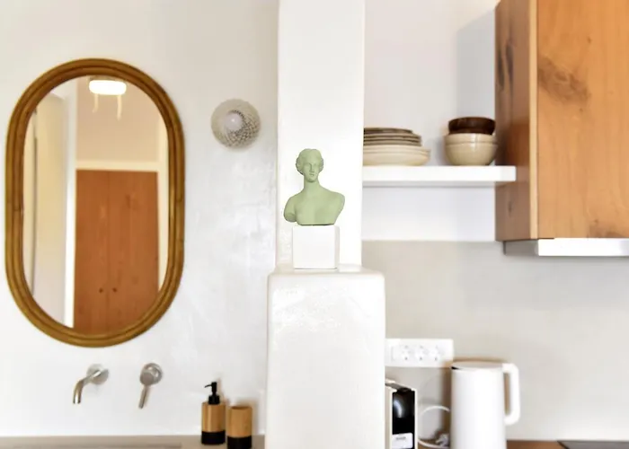 Giourgas & Aparthotel 4*