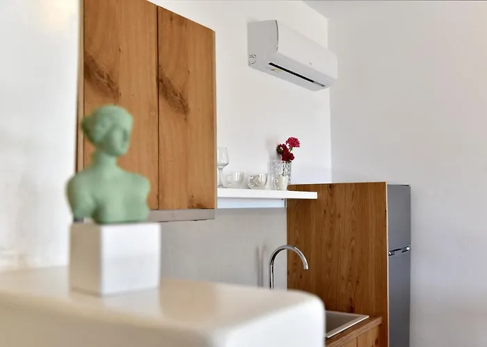 Giourgas & 4* Provatas