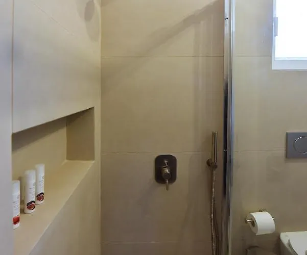 Giourgas & Ξενοδοχείο με διαμερίσματα 4*