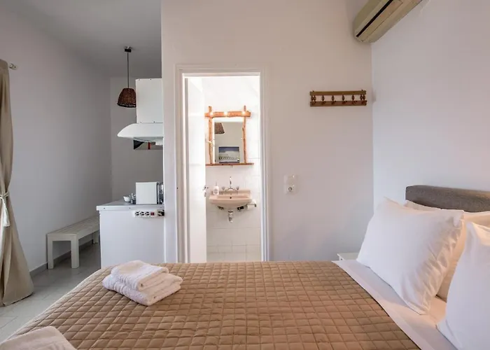 Giourgas & Aparthotel 4*