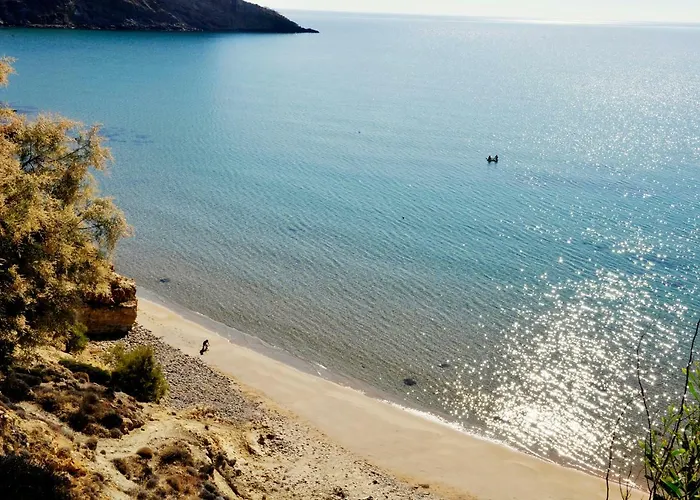 Giourgas & Aparthotel Provatas