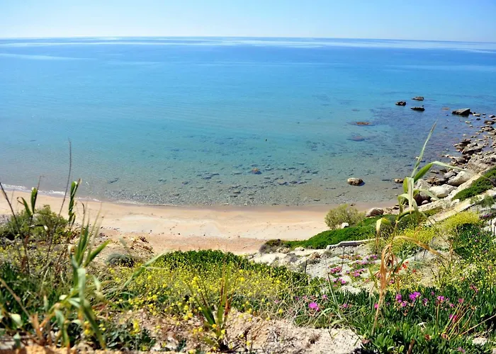 Giourgas & Aparthotel Provatas